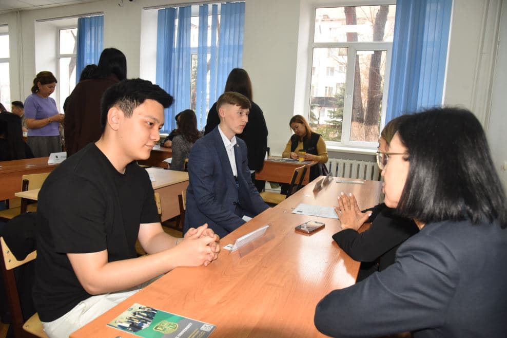 В ESIL UNIVERSITY прошла ярмарка вакансий для молодежи