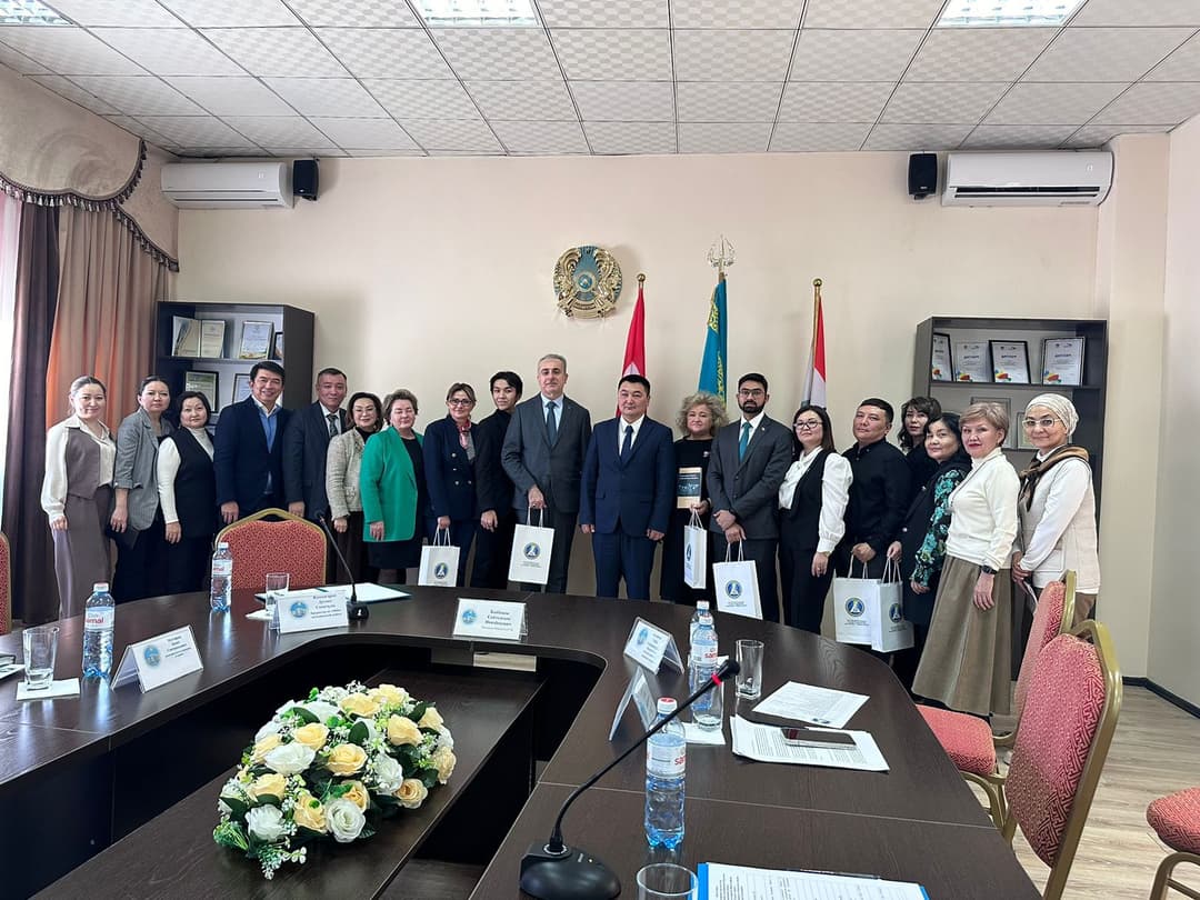 «ӘЖжТ» кафедрасының меңгерушісі ҚазТБУ халықаралық дөңгелек үстеліне қатысты