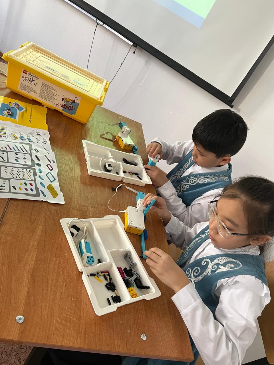 Esil University-дегі шеберлік сыныбы: «LEGO Education SPIKE Prime. Биші робот»