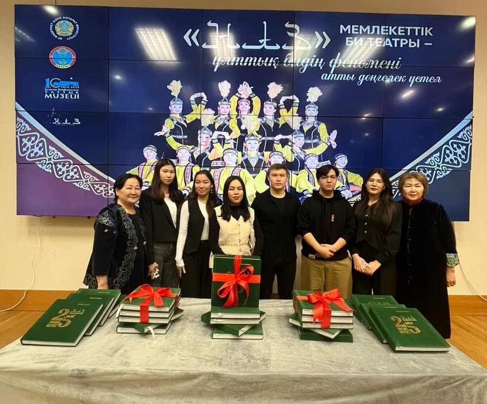 管理学教研室学生参加阿斯塔纳市政府“Наз”国家舞蹈剧院成立25周年庆典