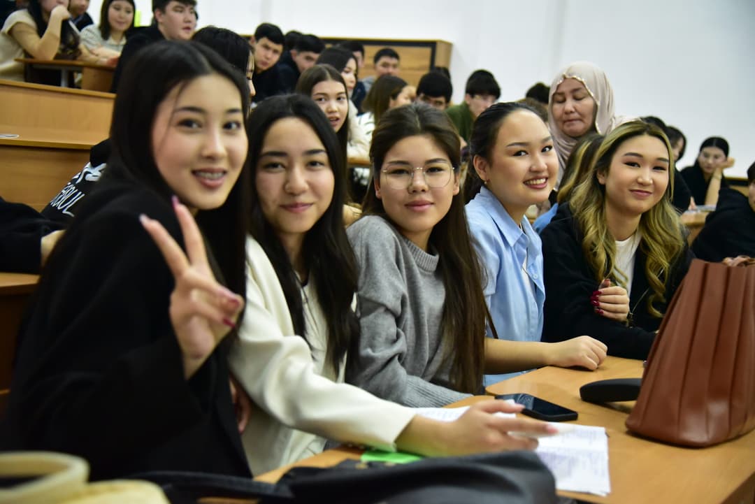 Esil University-де «Отбасы және қоғам» жобасы аясында ақпараттық дәріс өтті