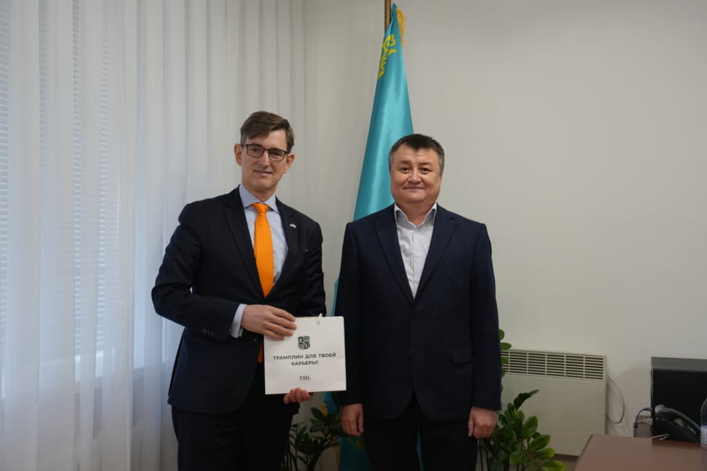 НИДЕРЛАНД ЕЛШІСІ НИКО СХЕРМЕС ESIL UNIVERSITY-ГЕ КЕЛДІ