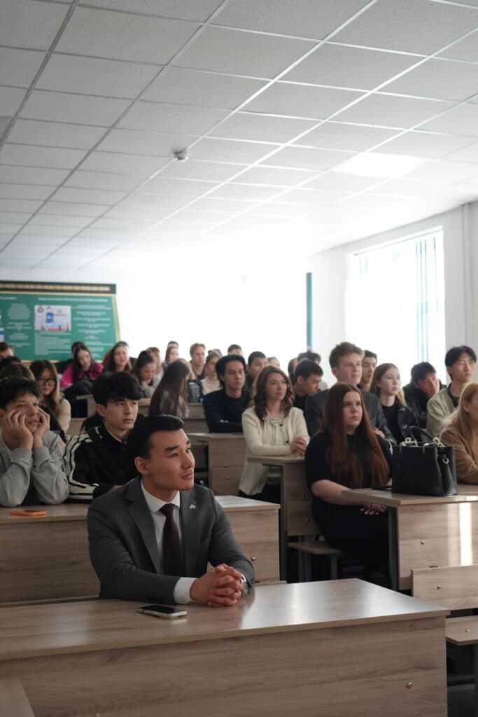 НИДЕРЛАНД ЕЛШІСІ НИКО СХЕРМЕС ESIL UNIVERSITY-ГЕ КЕЛДІ