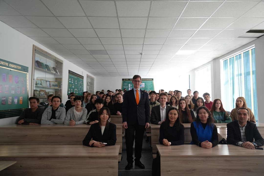 НИДЕРЛАНД ЕЛШІСІ НИКО СХЕРМЕС ESIL UNIVERSITY-ГЕ КЕЛДІ