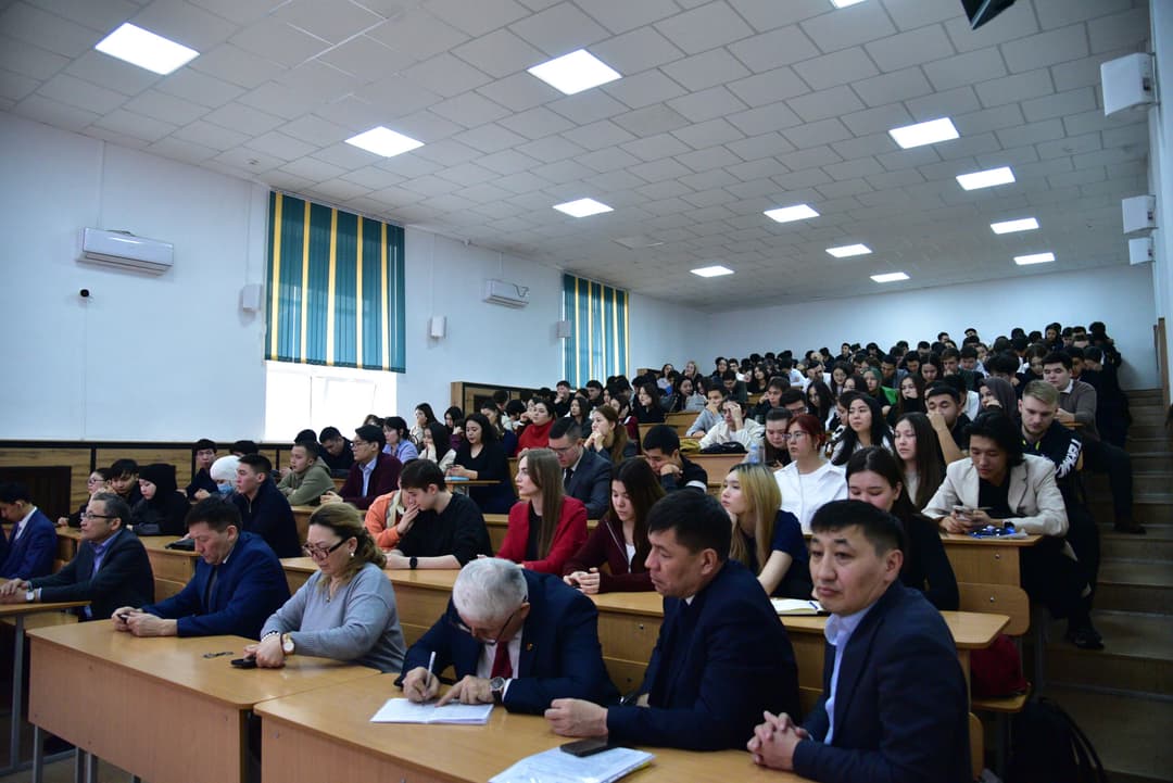 В Esil University обсудили роль Института парламентаризма в законотворческом процессе
