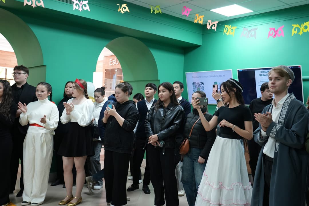 Студенты Esil University отметили День единства народа Казахстана праздником