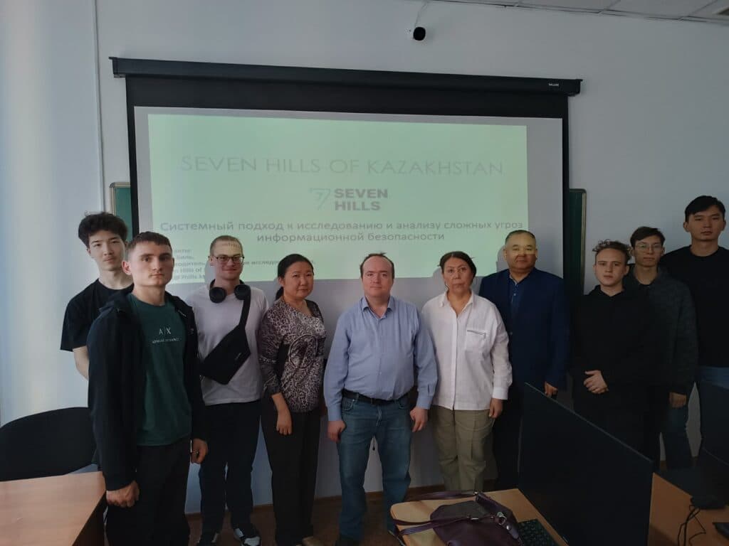 Esil University-де киберқауіптерге жүйелі көзқарас туралы қонақ дәріс өтті