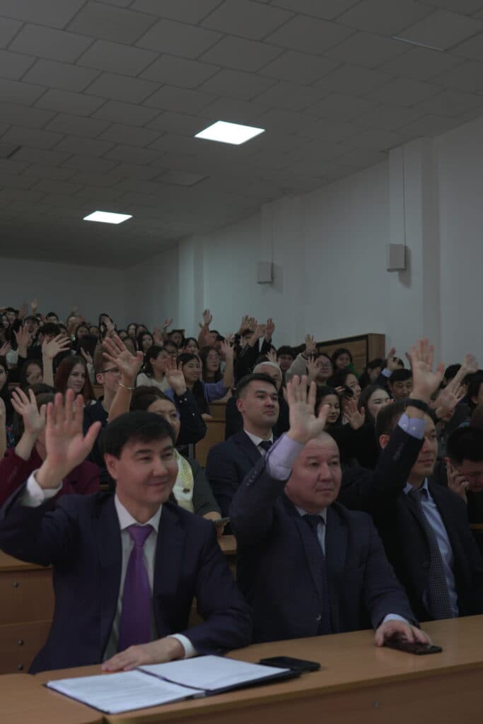 面向 Esil University 学生的防范金融诈骗讲座