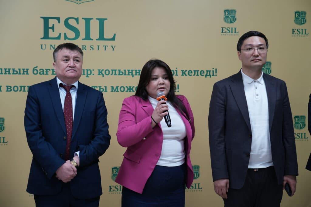 Esil University 举办年度招聘会