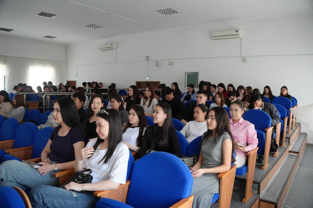 Esil University 关于热点话题的公开课