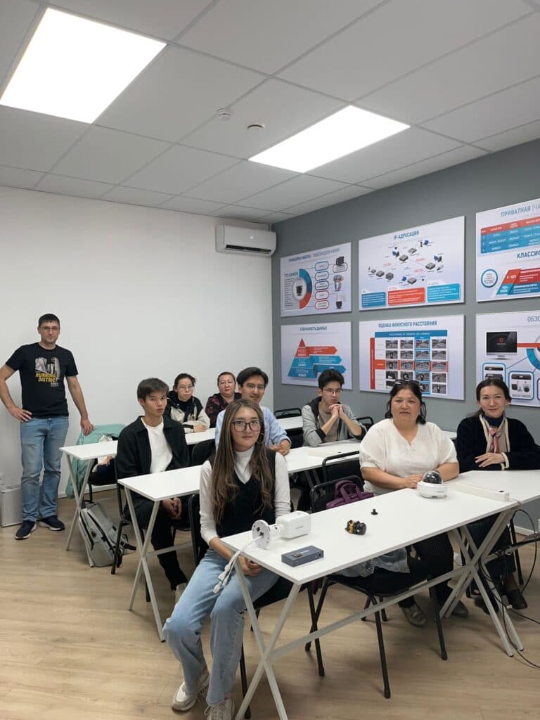 Barlau Global Distribution 公司举办海康威视摄像机培训