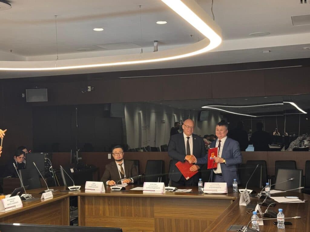 Esil University 在欧亚大会框架下与乌拉尔国立法律大学签署谅解备忘录