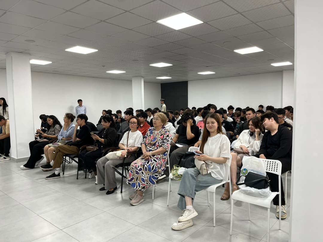 Esil University провел профориентационную встречу с выпускниками URBAN COLLEGE