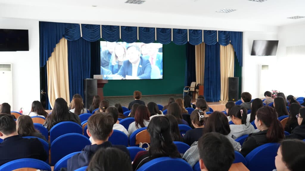 Esil University қызметкерлері мен студенттері Мемлекет басшысының Жолдауын тікелей эфирде тыңдады