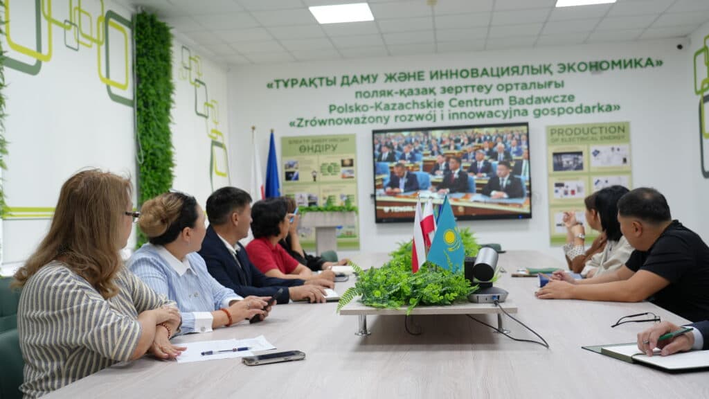 Esil University қызметкерлері мен студенттері Мемлекет басшысының Жолдауын тікелей эфирде тыңдады