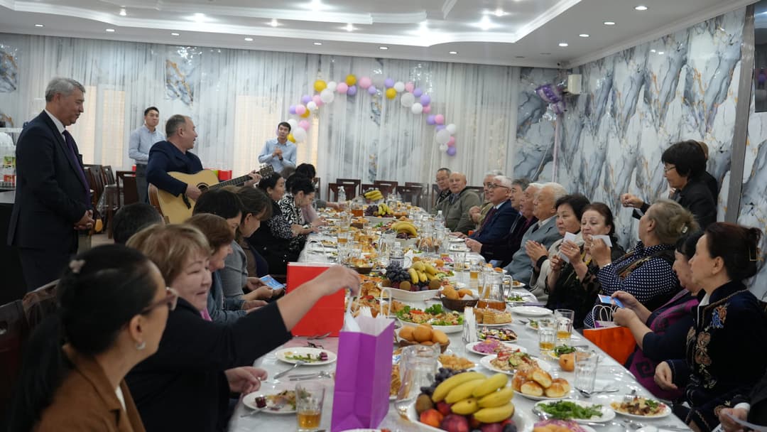 Esil University-де Қарттар күні аталып өтті