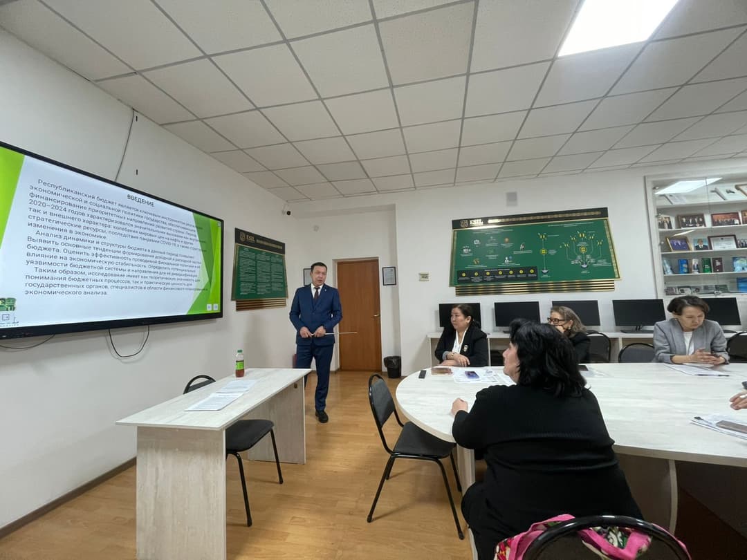«Қаржы» кафедрасы Ұлттық валюта күніне ғылыми семинар өткізді