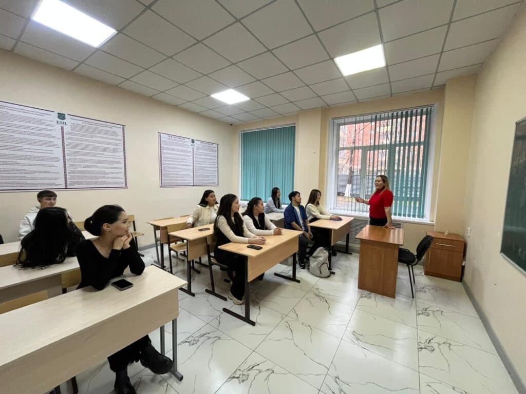 Esil University 举办关于培育学术诚信文化的辅导员课