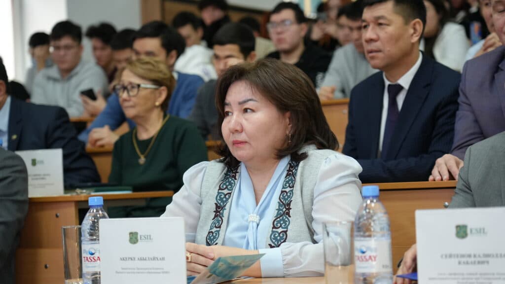 Esil University 举办纪念 B. 布列乌利耶夫教授 60 周年的国际会议