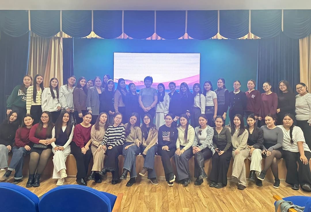 Esil University-де «Таза Қазақстан» тақырыбында кураторлық сағат өткізілді