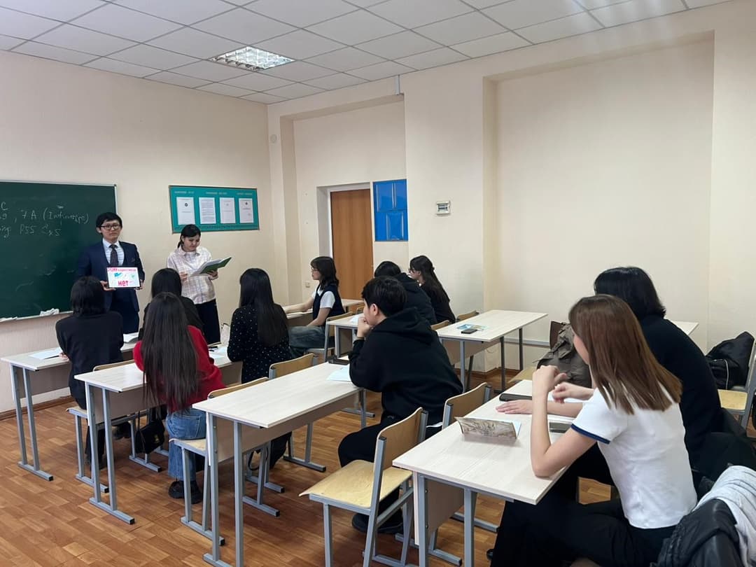 Борьба с зависимостями — залог светлого будущего: в Esil University прошел знаковый кураторский час