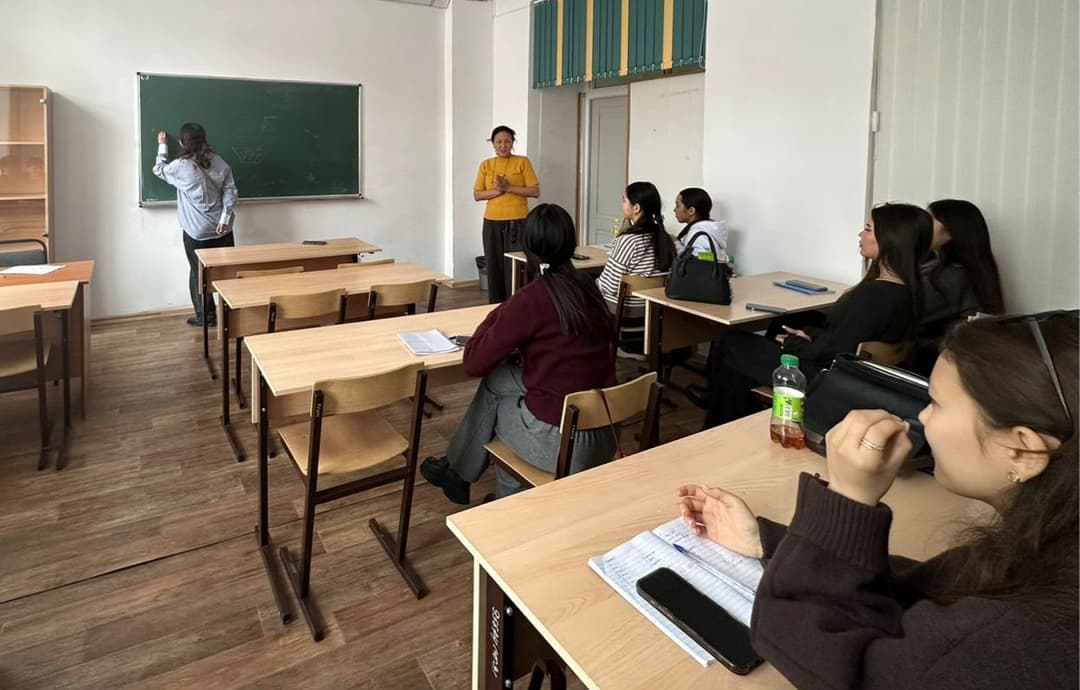 Университетте студенттердің халықаралық бөліммен кездесуі өтті