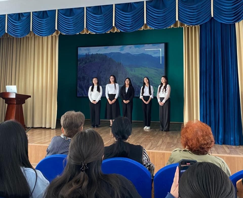 Бірінші курс студенттеріне «Абай шығармашылығының білгірлері» викторинасы өтті