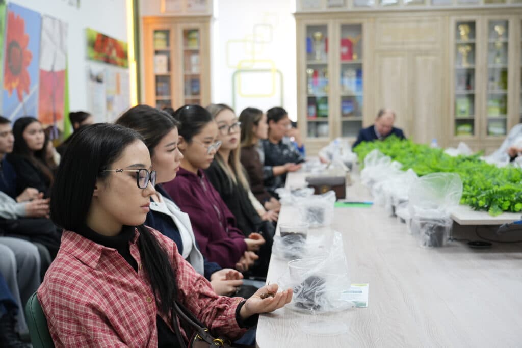 Esil University Students Discussed Environmental Responsibility and Green Spaces