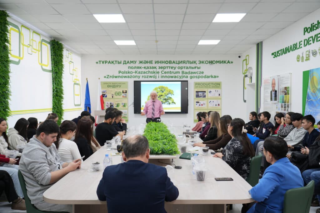 Esil University Students Discussed Environmental Responsibility and Green Spaces