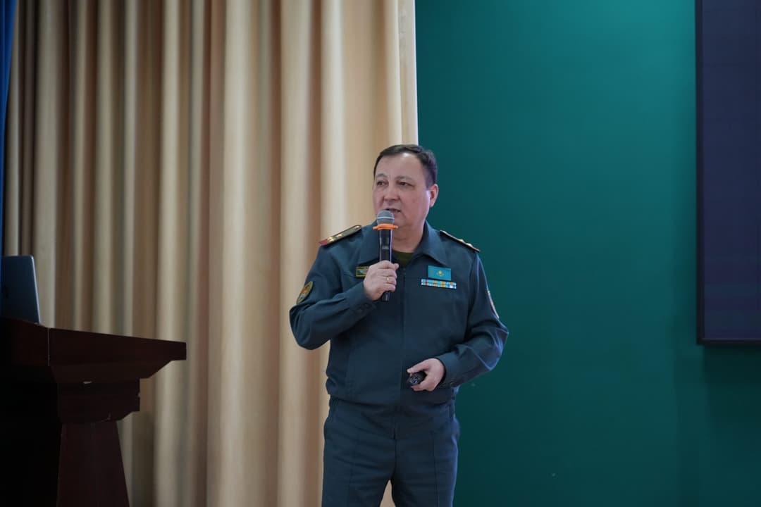 Esil University-де әскери кафедраға түсу мәселелері бойынша кездесу өтті