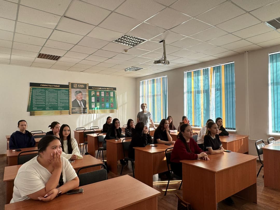 Esil University-де жеке шекаралар мен қауіпсіздік тақырыбы талқыланды: сталкинг туралы кураторлық сағат өтті
