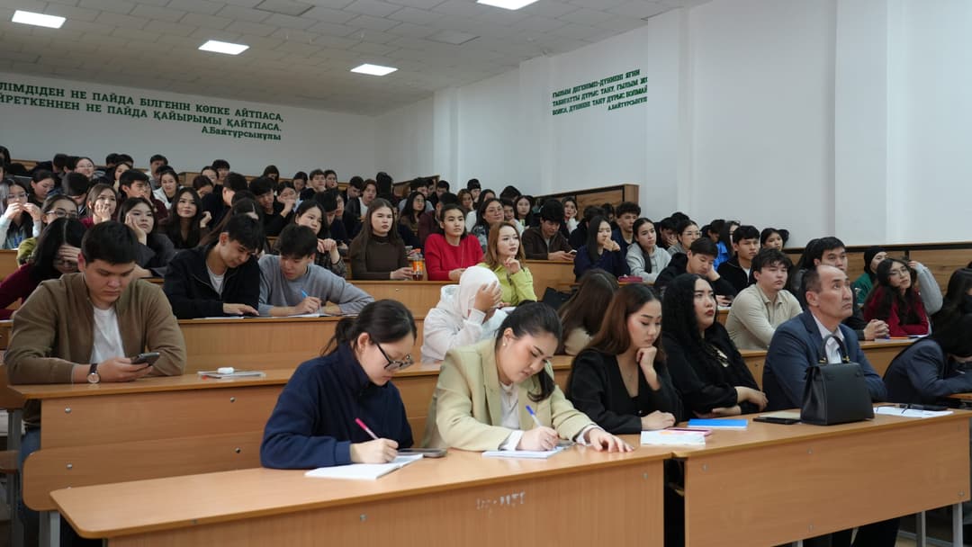 Esil University-де «Қамқор-Астана» қорының дінтанушысымен кездесу өтті