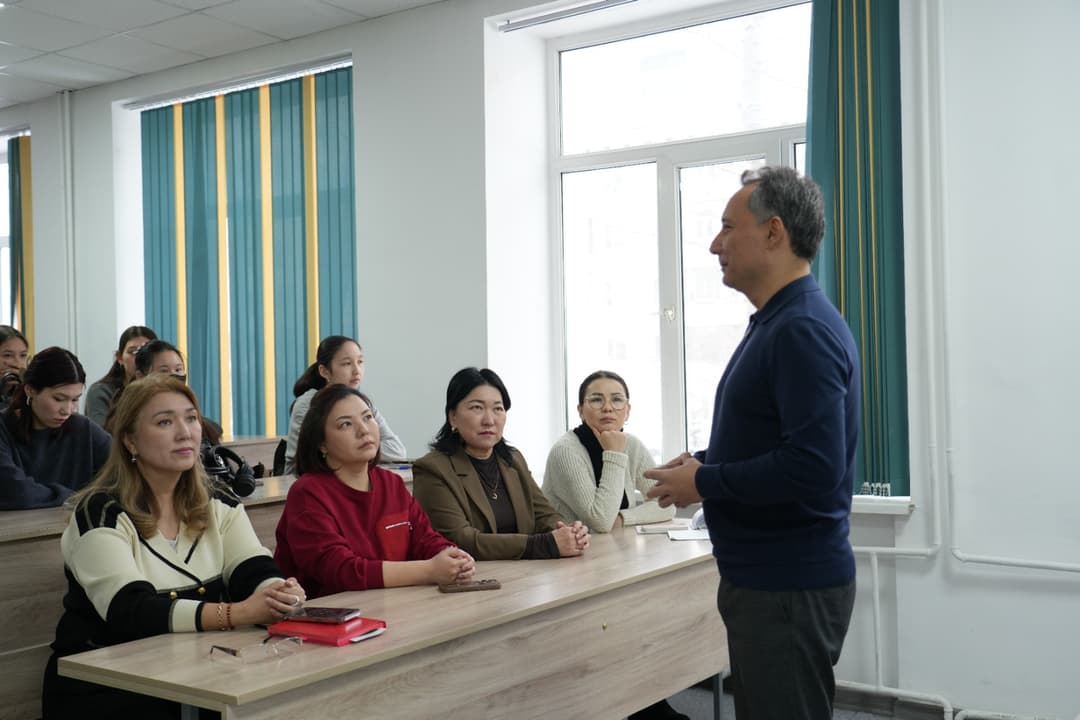 Esil University-де «Капитализм тарихы» тақырыбында қонақ дәріс өтті
