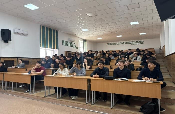 Esil University студенттері ҚР жаңа Конституциясының маңызы мен ерекшеліктерін талқылады