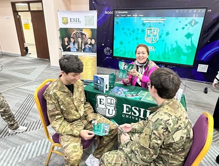 Esil University провел профориентацию в школе №84 Астаны