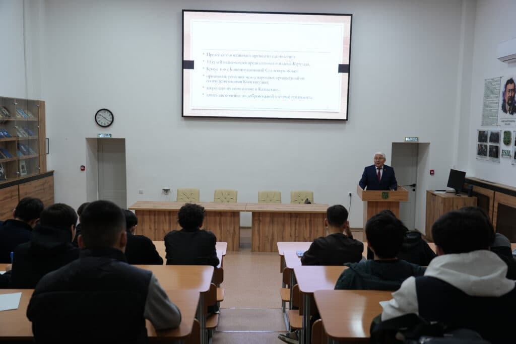 Болашақ заңгерлер жаңа Конституцияның негізгі нормаларын талқылады