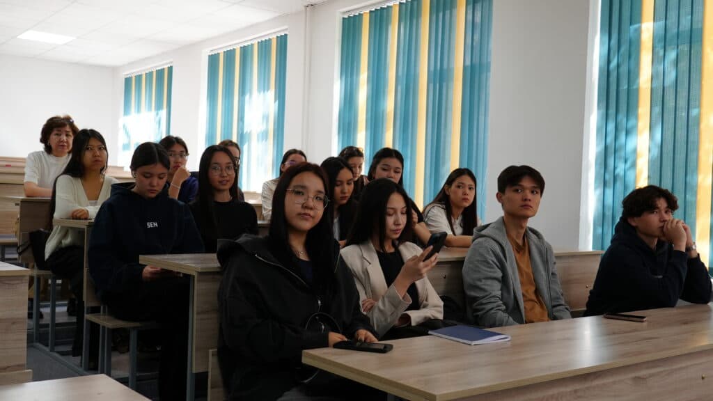 Esil University 举办“旅游中的定向越野”大师课