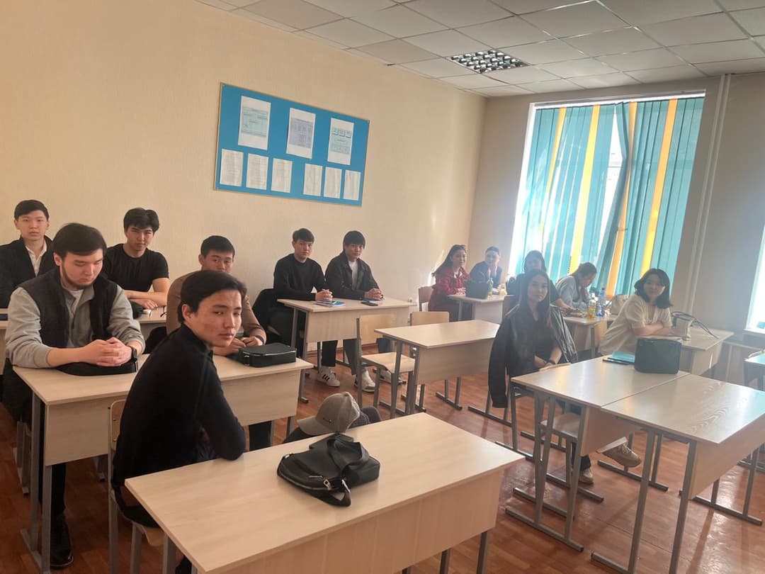 Құқықтық мәдениетті қалыптастыру: Esil University-де бірінші курс студенттеріне ашық кураторлық сағат өтті