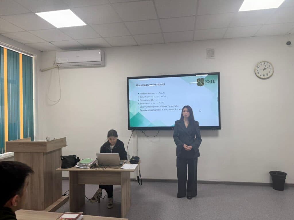 Esil University 与利益相关方举行会面