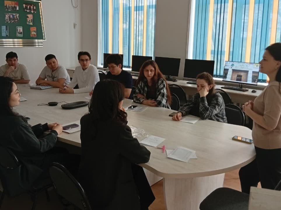 В Esil University провели кураторский час по вопросам академической честности и научной этики
