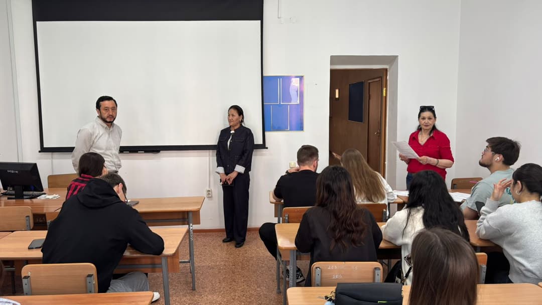 В Esil University проведён кураторский час на тему «Последствия нарушения академической честности»