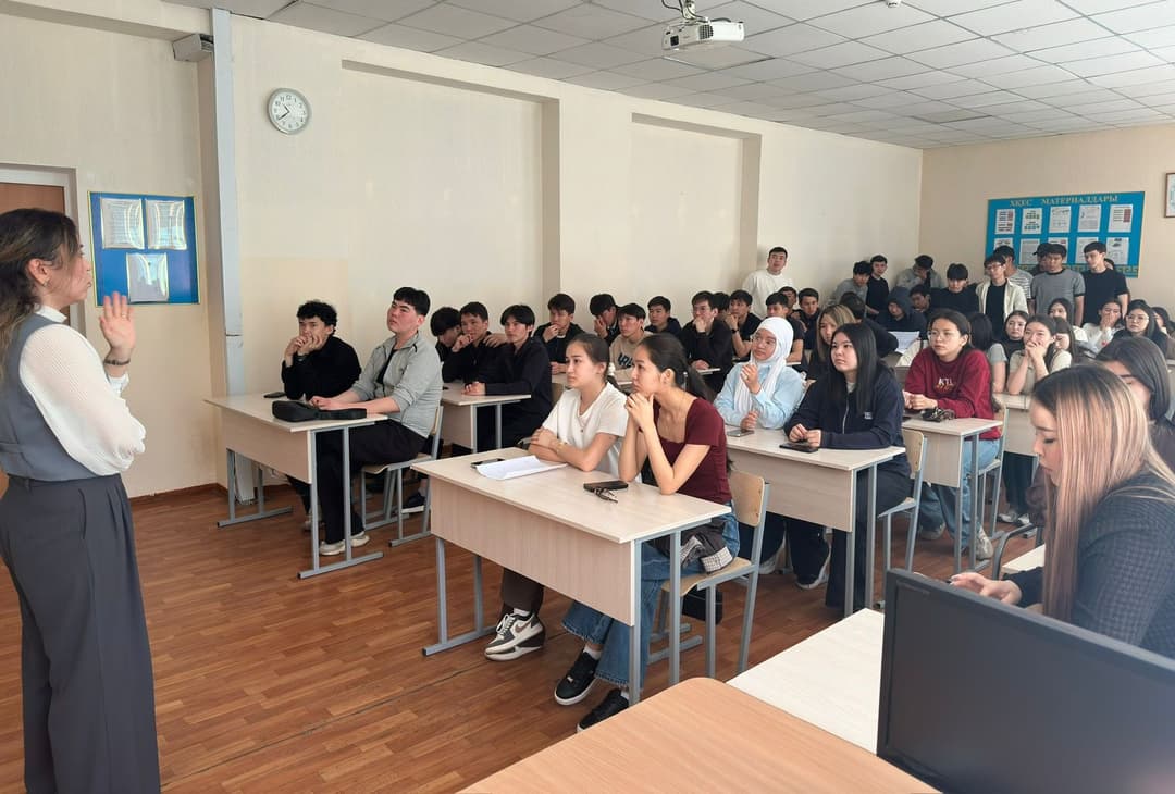 В Esil University состоялось открытое кураторское занятие по вопросам учебной практики и летнего семестра