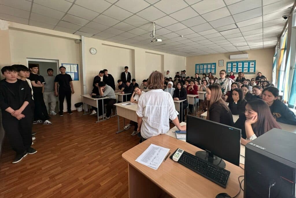 Esil University 举办关于教学实习与暑期学期的公开辅导课