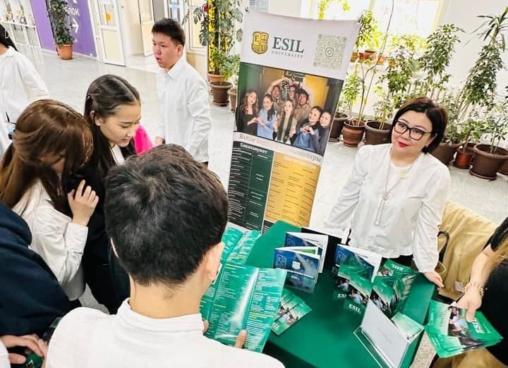 Esil University оқытушысы талапкерлерге арналған кәсіптік бағдар беру кездесуін өткізді
