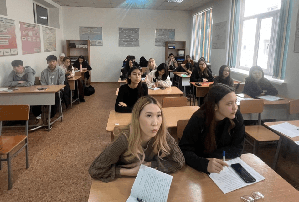 На кафедре «Туризм» провели кураторские часы по вопросам производственной практики
