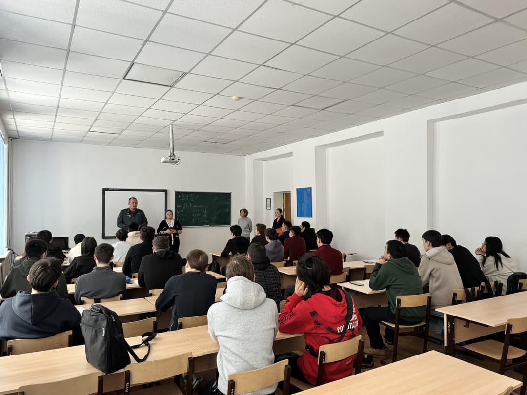 Қызметтік істі ұйымдастыру және әскер қызметі бөлімшесінің бастығымен кездесу