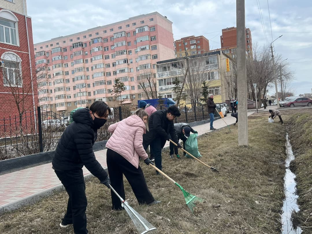 Esil University студенттері мен оқытушылары «Таза Қазақстан» акциясын белсенді қолдауда