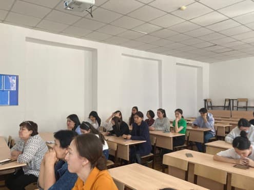 Аға оқытушы В.А. Пошатылюк және «Әлеуметтік жұмыс және туризм» кафедрасының оқытушысы Ж. Ромханқызы «Педагогтің психологиялық құзыреттілігі: білім алушылармен жұмыс технологиясының өзекті мәселелері» тақырыбында семинар өткізді.