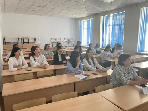 Аға оқытушы В.А. Пошатылюк және «Әлеуметтік жұмыс және туризм» кафедрасының оқытушысы Ж. Ромханқызы «Педагогтің психологиялық құзыреттілігі: білім алушылармен жұмыс технологиясының өзекті мәселелері» тақырыбында семинар өткізді.