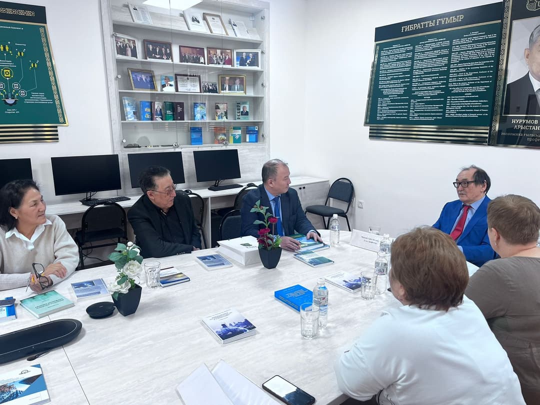 В Esil University состоялся круглый стол с доктором экономических наук, профессором Мухтаром Салтаевичем Ержановым